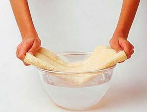 Comprimir con una toalla empapada en agua tibia - preparando el pene para el ejercicio